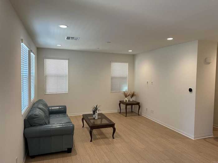 photo 2: 4341 Cadence Way, Oceanside CA 92057