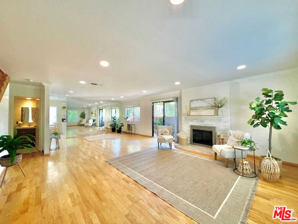 photo 1: 4257 Laurel Canyon Boulevard Unit 4, Studio City CA 91604