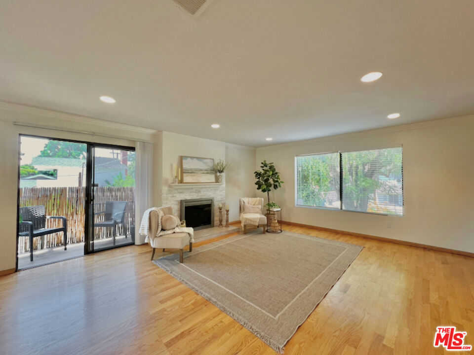 photo 3: 4257 Laurel Canyon Boulevard Unit 4, Studio City CA 91604