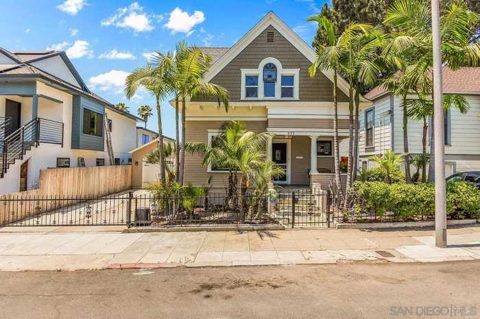 photo 2: 832 24Th St, San Diego CA 92102