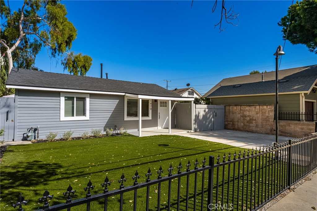 photo 1: 1470 Orizaba Avenue, Long Beach CA 90804