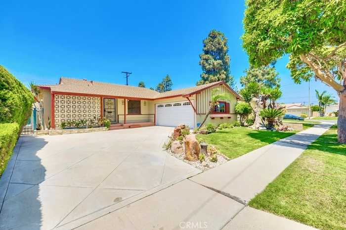 photo 1: 877 N Karen Way, Long Beach CA 90815