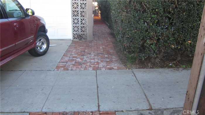 photo 2: 528 Cherry Avenue, Long Beach CA 90802