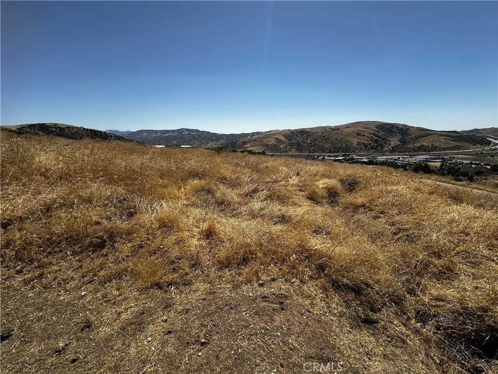 photo 3: 6 Chimney Canyon Road, Lebec CA 93243