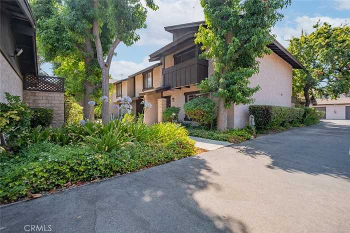 photo 1: 7524 Corbin Avenue Unit 4, Reseda CA 91335