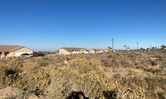 photo 2: 3759 White Fox Trail, Phelan CA 92371