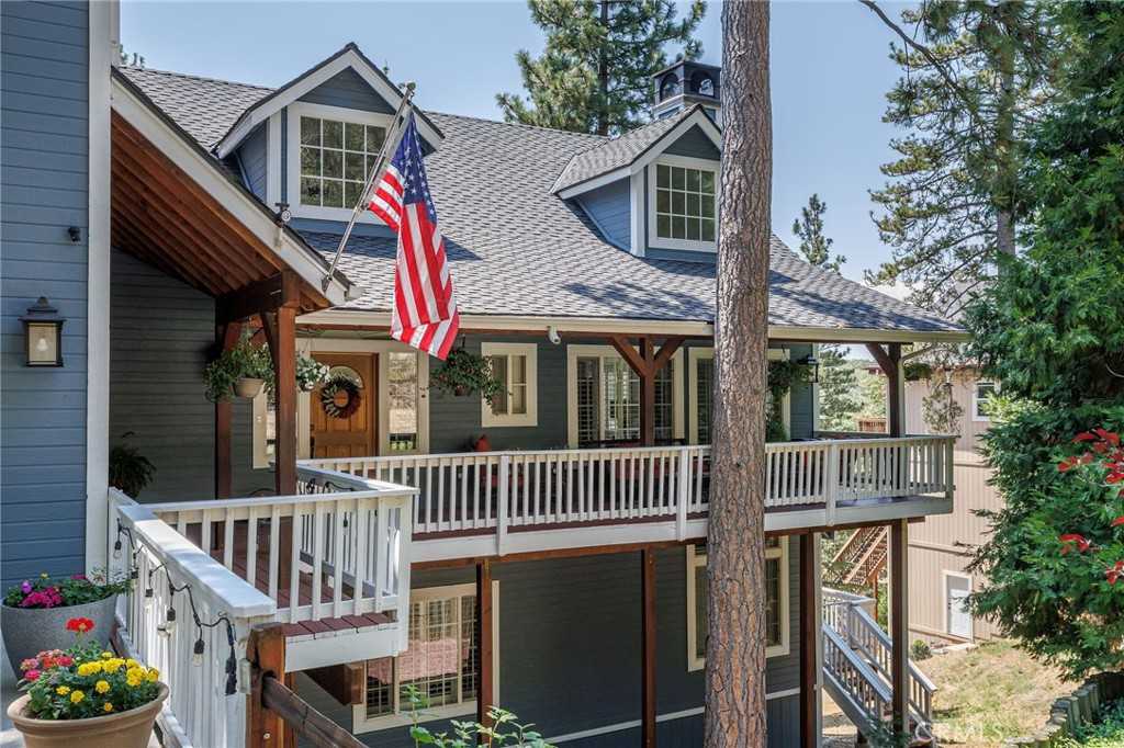 photo 1: 28575 Manitoba Drive, Lake Arrowhead CA 92352