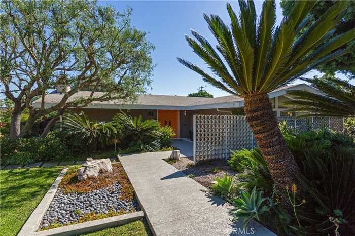 photo 1: 1340 Los Altos Avenue, Long Beach CA 90815