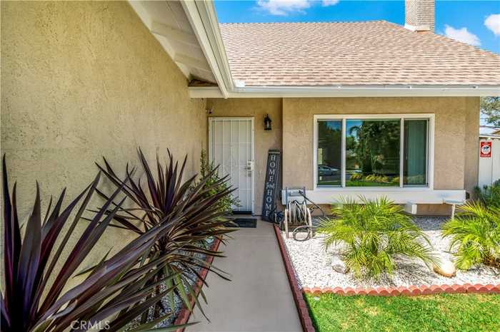 photo 2: 25156 Yucca Drive, Moreno Valley CA 92553