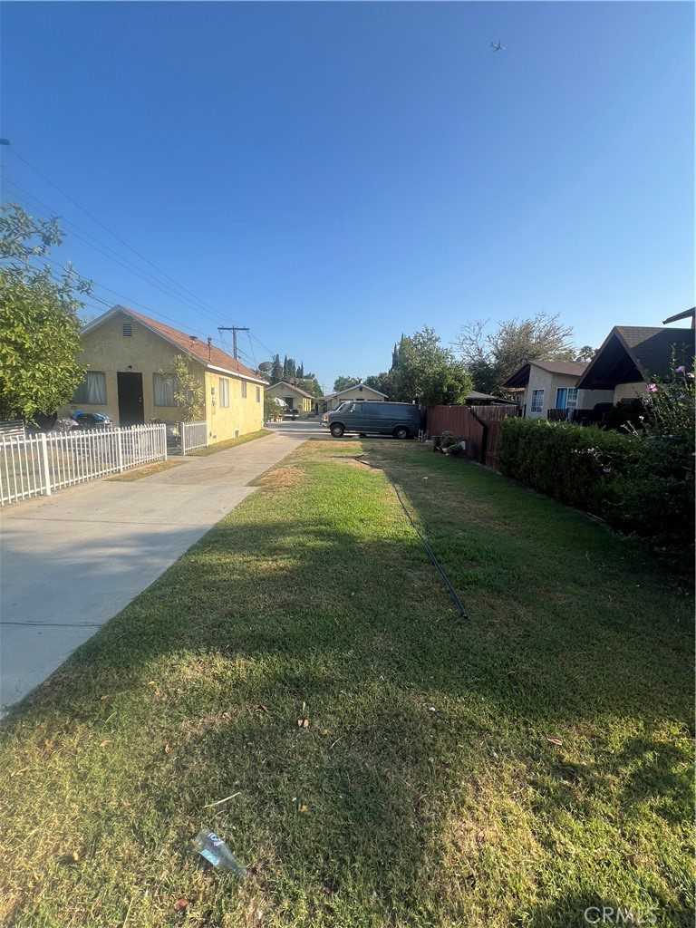 photo 1: 4742 S Live Oak Street, Cudahy CA 90201