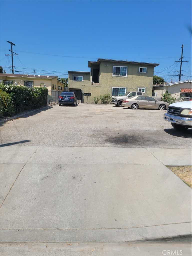 photo 2: 6235 Bissell Street, Huntington Park CA 90255