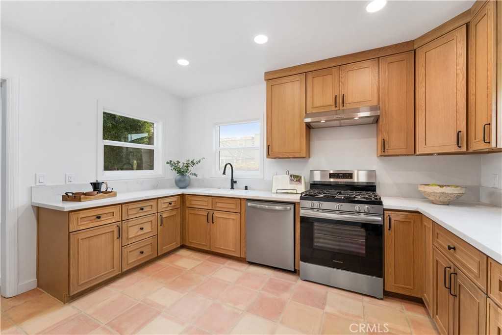 photo 3: 729 S Highland Avenue, Los Angeles CA 90036