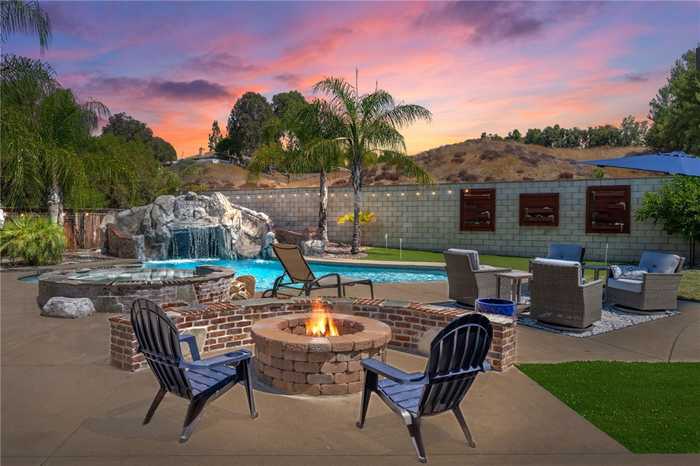 photo 2: 32431 Oak Hollow Court, Wildomar CA 92595