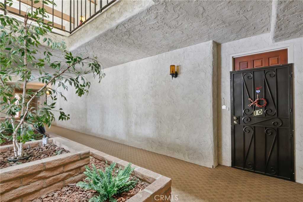 photo 3: 12300 Montecito Road Unit 10, Seal Beach CA 90740