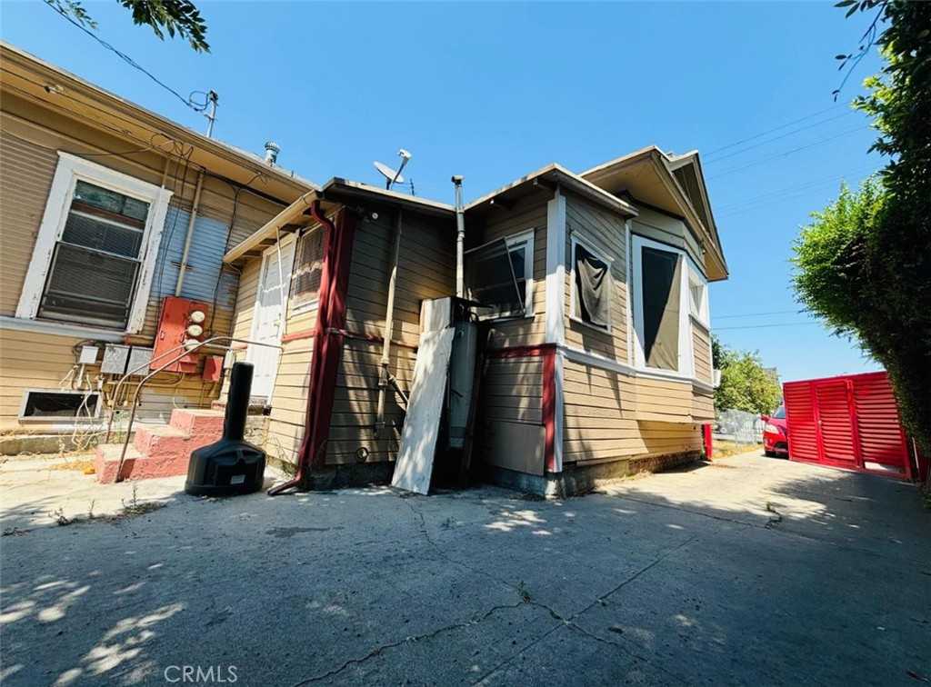 photo 3: 819 N Gordon Street, Pomona CA 91768