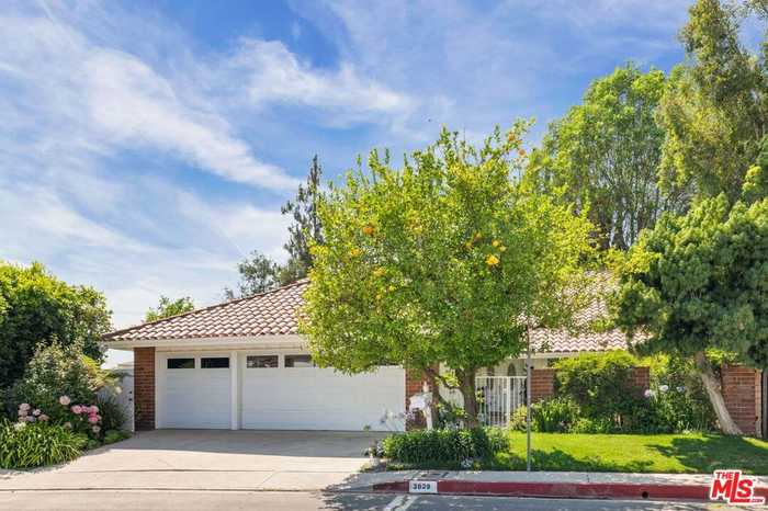 photo 2: 2829 Bottlebrush Drive, Los Angeles CA 90077