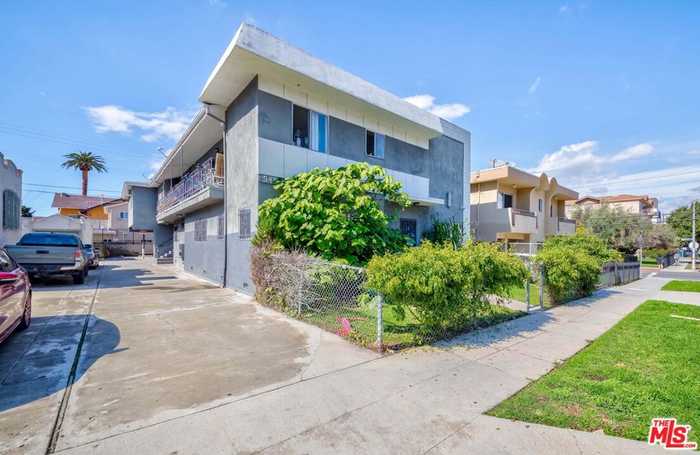 photo 1: 947 S St Andrews Place, Los Angeles CA 90019