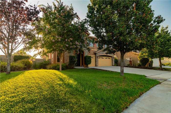 photo 2: 7484 Sequoia Lane, Highland CA 92346