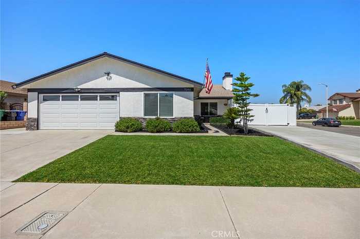 photo 1: 7546 Willow Way, Highland CA 92346