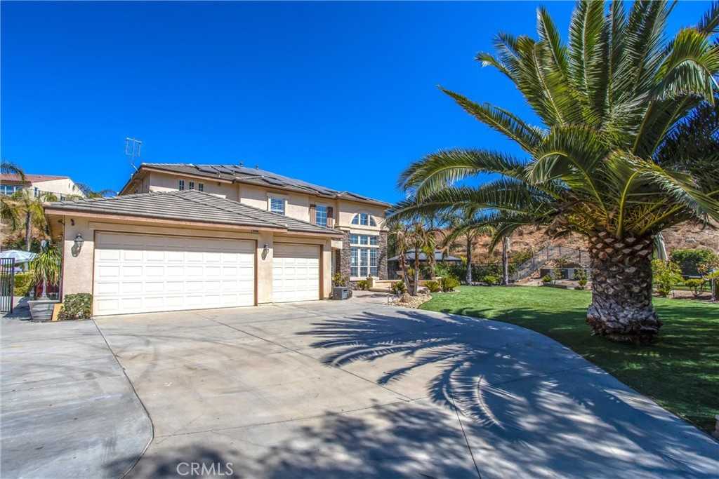 photo 2: 12250 Tuliptree Cir, Riverside CA 92503