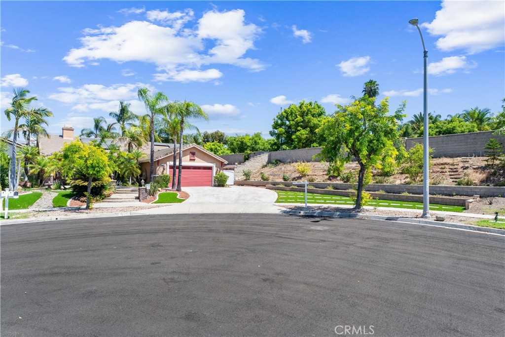 photo 3: 3585 Ambrose Circle, Corona CA 92882