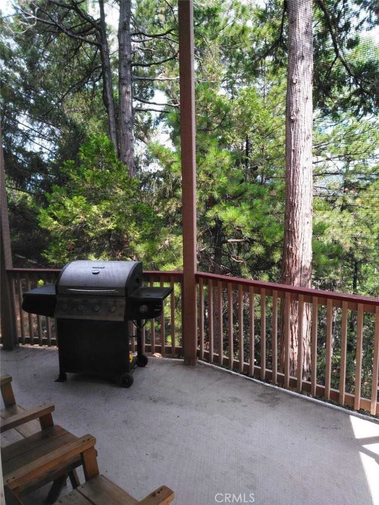 photo 1: 27452 Peninsula Drive, Lake Arrowhead CA 92352