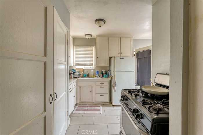 photo 2: 2221 Granada Avenue, Long Beach CA 90815