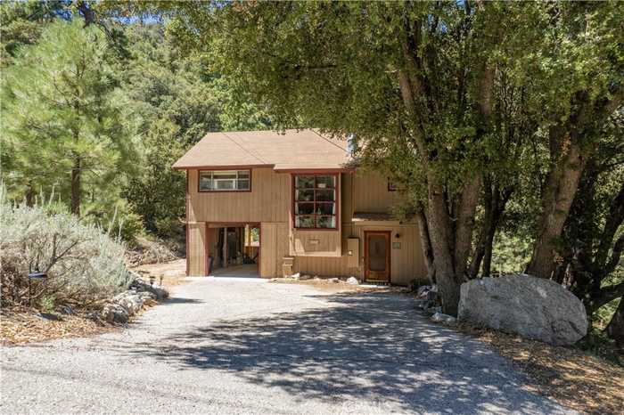 photo 1: 1400 Zermatt Drive, Pine Mountain Club CA 93222