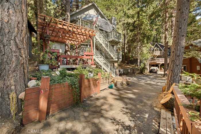 photo 1: 682 E Victoria Court, Lake Arrowhead CA 92352