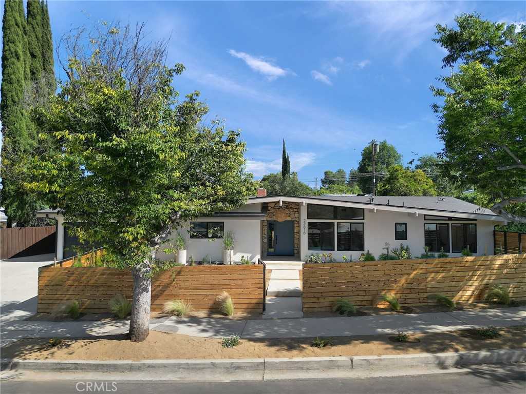 photo 3: 23616 Mariano Street, Woodland Hills CA 91367