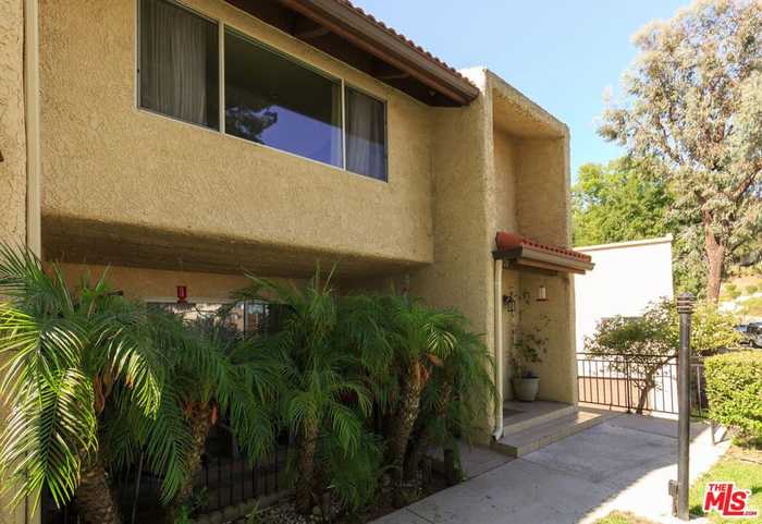 photo 2: 9520 Via Tivoli, Burbank CA 91504