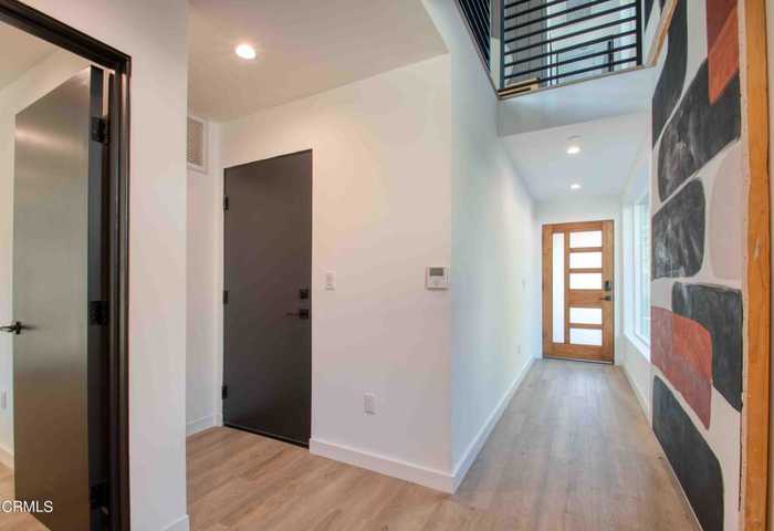 photo 1: 918 1/2 N Ridegwood Place, Los Angeles CA 90038