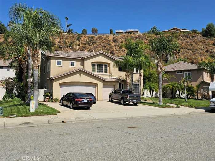 photo 2: 28300 Summertrail Place, Highland CA 92346