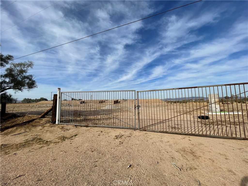 photo 2: 39375 Tami Road, Newberry Springs CA 92365