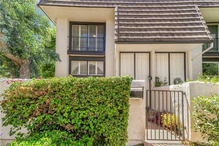 photo 1: 6266 Nita Avenue, Woodland Hills CA 91367