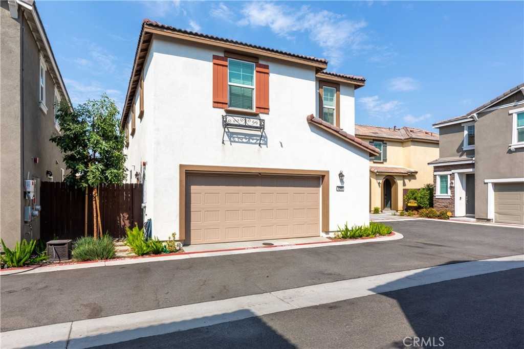 photo 1: 4255 Vermilion Court, Riverside CA 92505