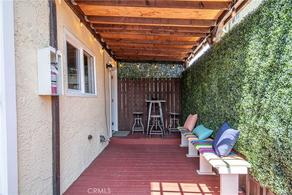 photo 3: 823 E 10th Street, Long Beach CA 90813