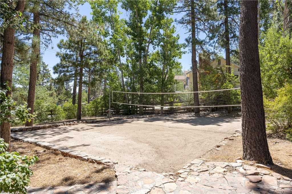 photo 2: 40153 Lakeview Drive, Big Bear Lake CA 92315