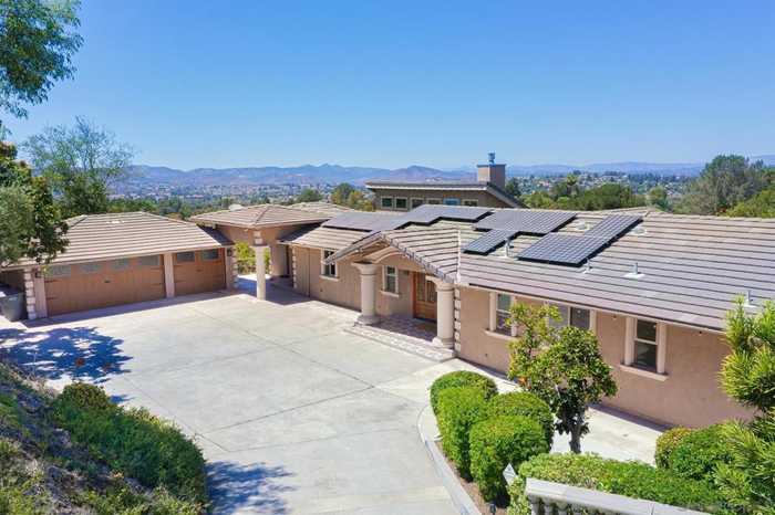 photo 2: 13614 Acorn Patch Ln, Poway CA 92064