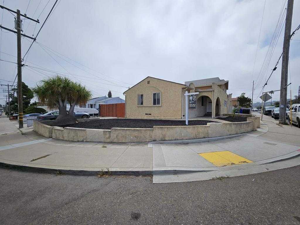 photo 1: 1561 65 Evergreen St, San Diego CA 92106