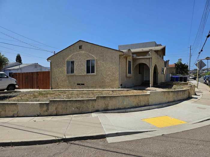 photo 1: 1561 65 Evergreen St, San Diego CA 92106