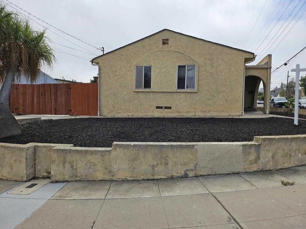 photo 2: 1561 65 Evergreen St, San Diego CA 92106