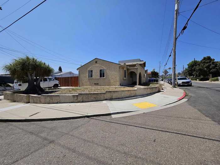 photo 2: 1561 65 Evergreen St, San Diego CA 92106