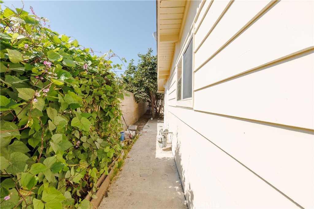 photo 3: 9581 Canton Avenue, Anaheim CA 92804