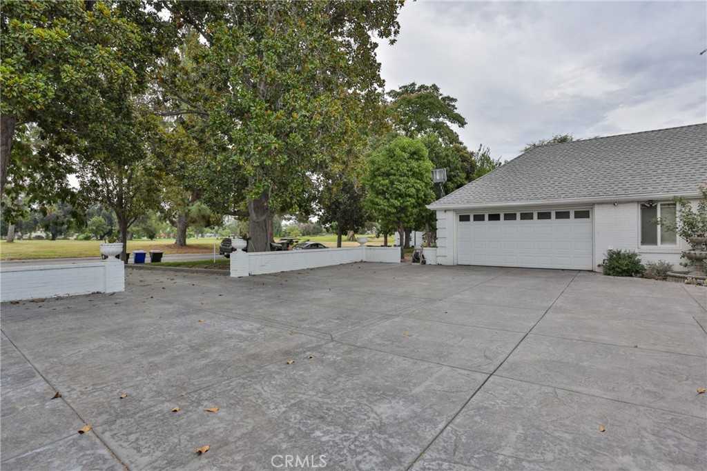 photo 2: 3120 Parkside Drive, San Bernardino CA 92404