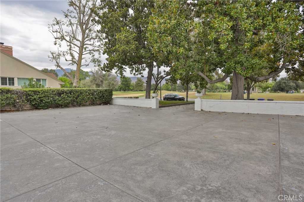 photo 3: 3120 Parkside Drive, San Bernardino CA 92404