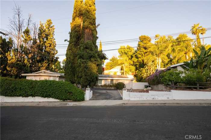 photo 2: 20528 Miranda Place, Woodland Hills CA 91367