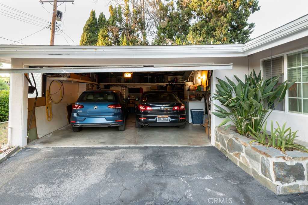 photo 3: 20528 Miranda Place, Woodland Hills CA 91367