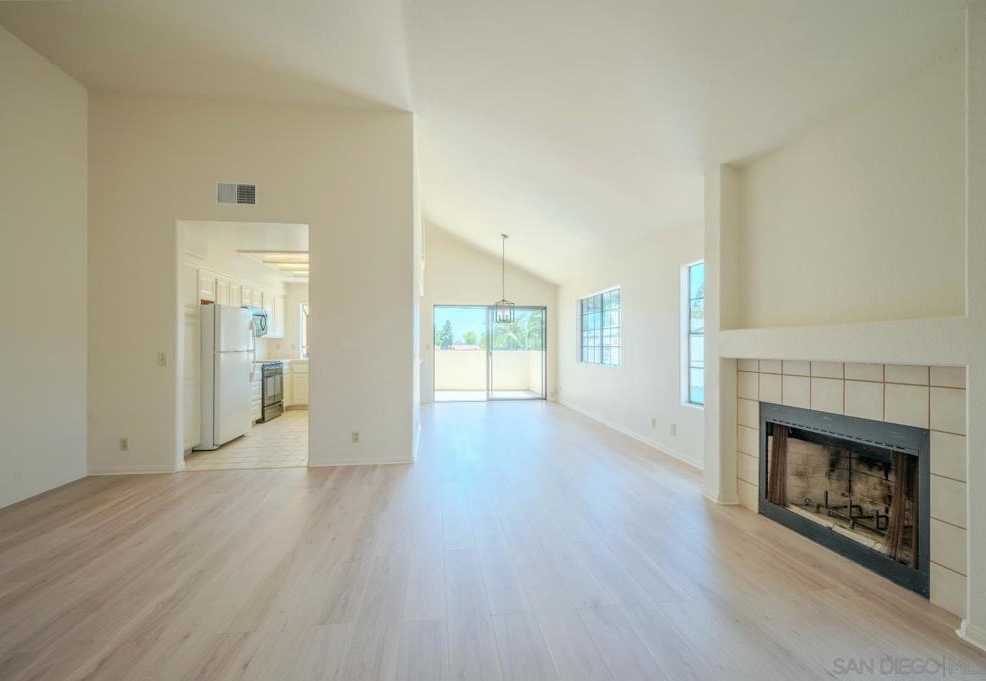 photo 1: 1813 Chalcedony St, San Diego CA 92109