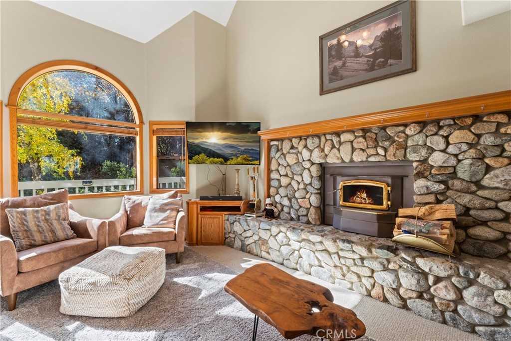 photo 1: 103 Cypress Drive, Lake Arrowhead CA 92352